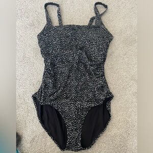 Never been worn size XL athleta one piece swim